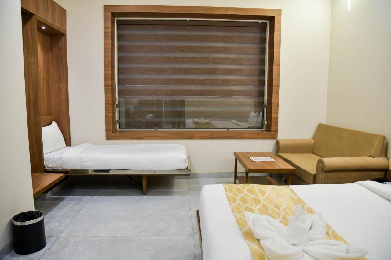 Shree Ganga Smb Hotels 乌贾因 外观 照片