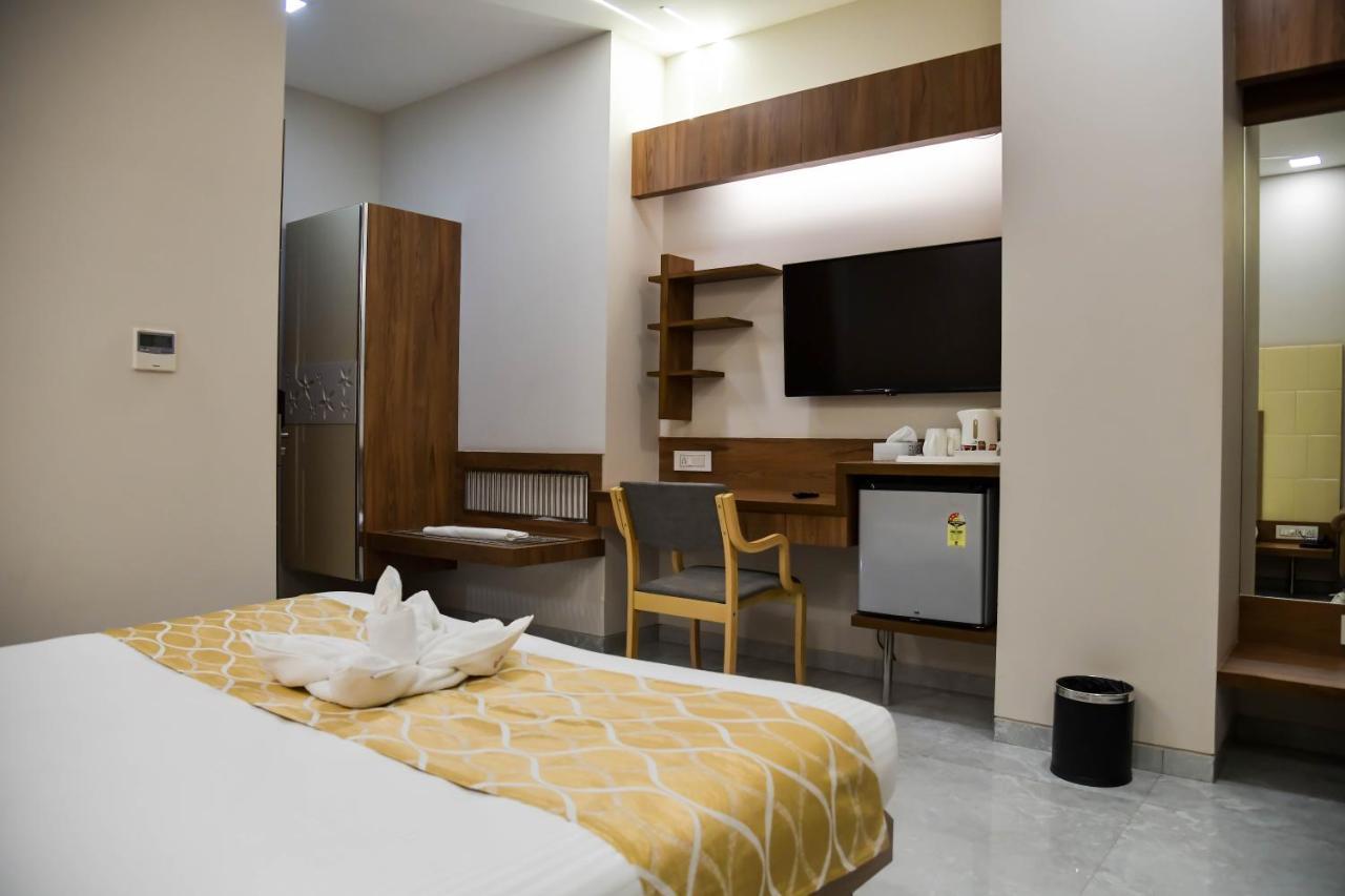 Shree Ganga Smb Hotels 乌贾因 外观 照片
