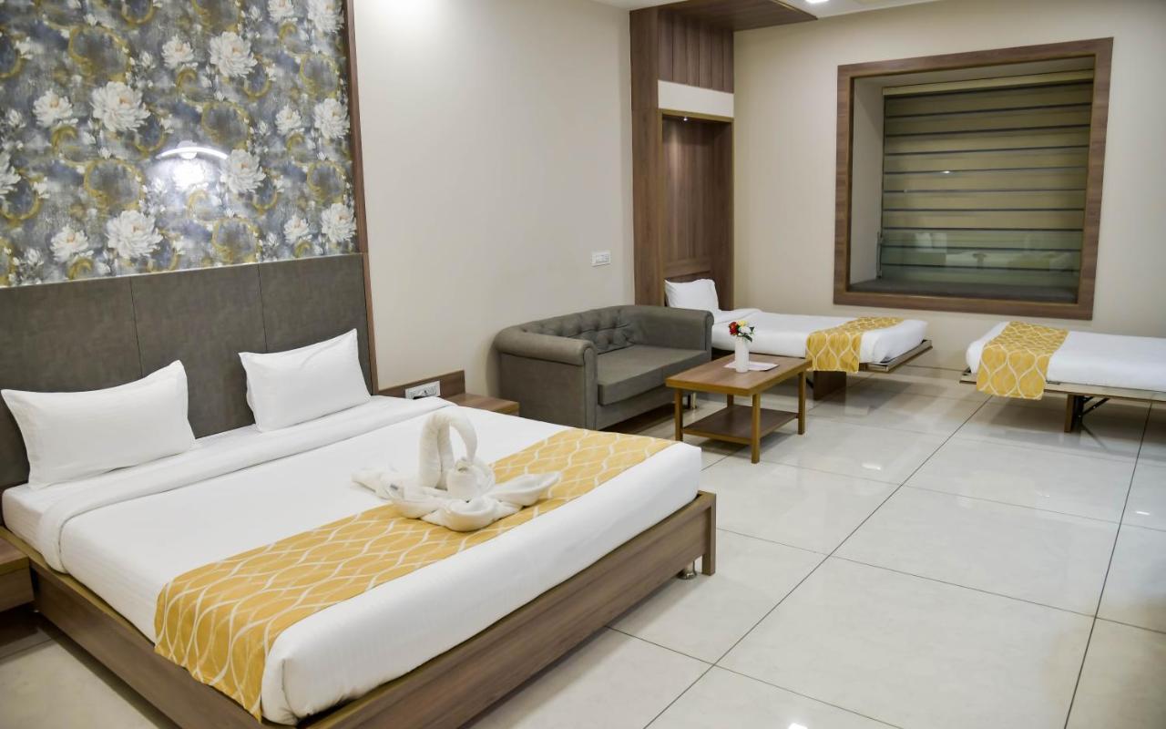 Shree Ganga Smb Hotels 乌贾因 外观 照片