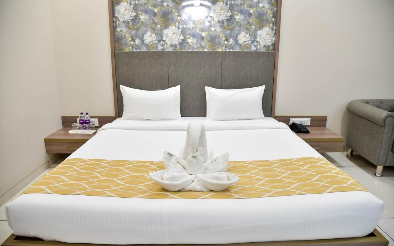 Shree Ganga Smb Hotels 乌贾因 外观 照片