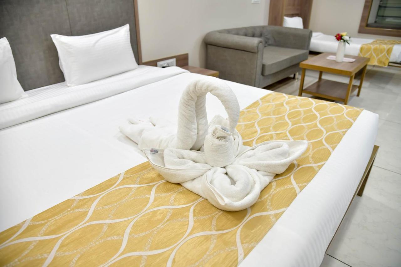 Shree Ganga Smb Hotels 乌贾因 外观 照片